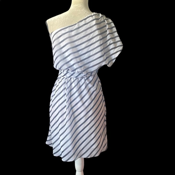 COPY - EXPRESS-ONE SHOULDER DEESS - Picture 4 of 8